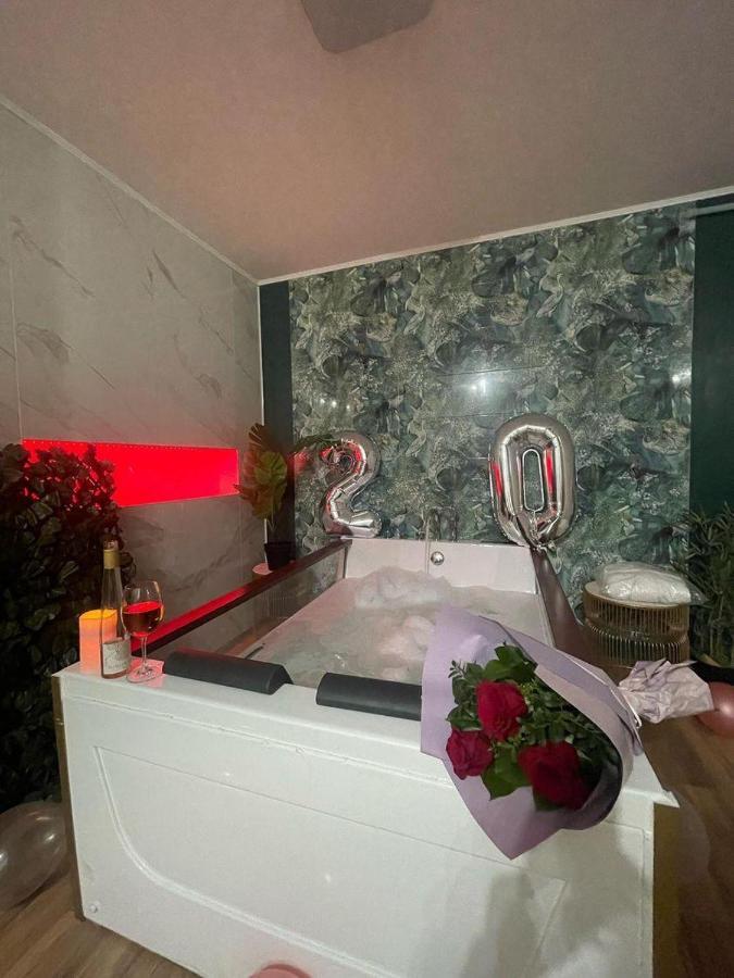 Jacuzzi Apartment Baia Mare Exterior foto